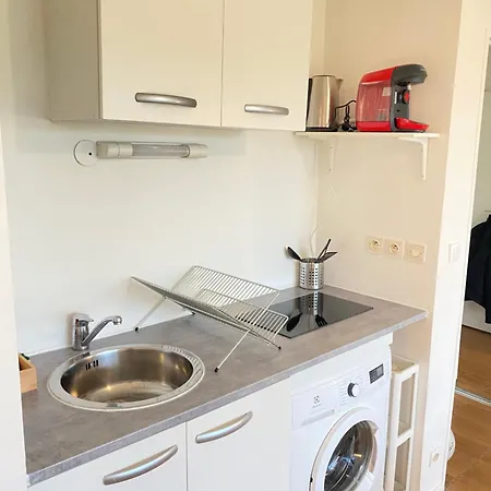 Cozy Riverfront Living, 5-min Walk To Riverside Train *