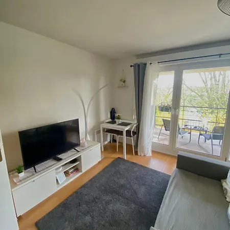 Cozy Riverfront Living, 5-min Walk To Riverside Train Apartamento Neuilly-Plaisance