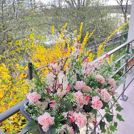 Apartamento Cozy Riverfront Living, 5-min Walk To Riverside Train